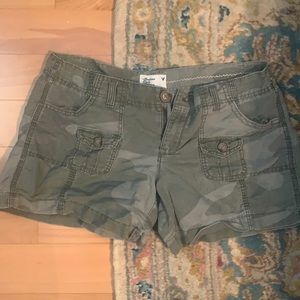 COPY - Camo American eagle ldies shorts 6